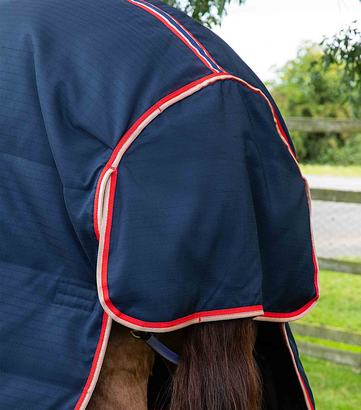 Stable Buster 100g couverture d’écurie avec Neck Cover
