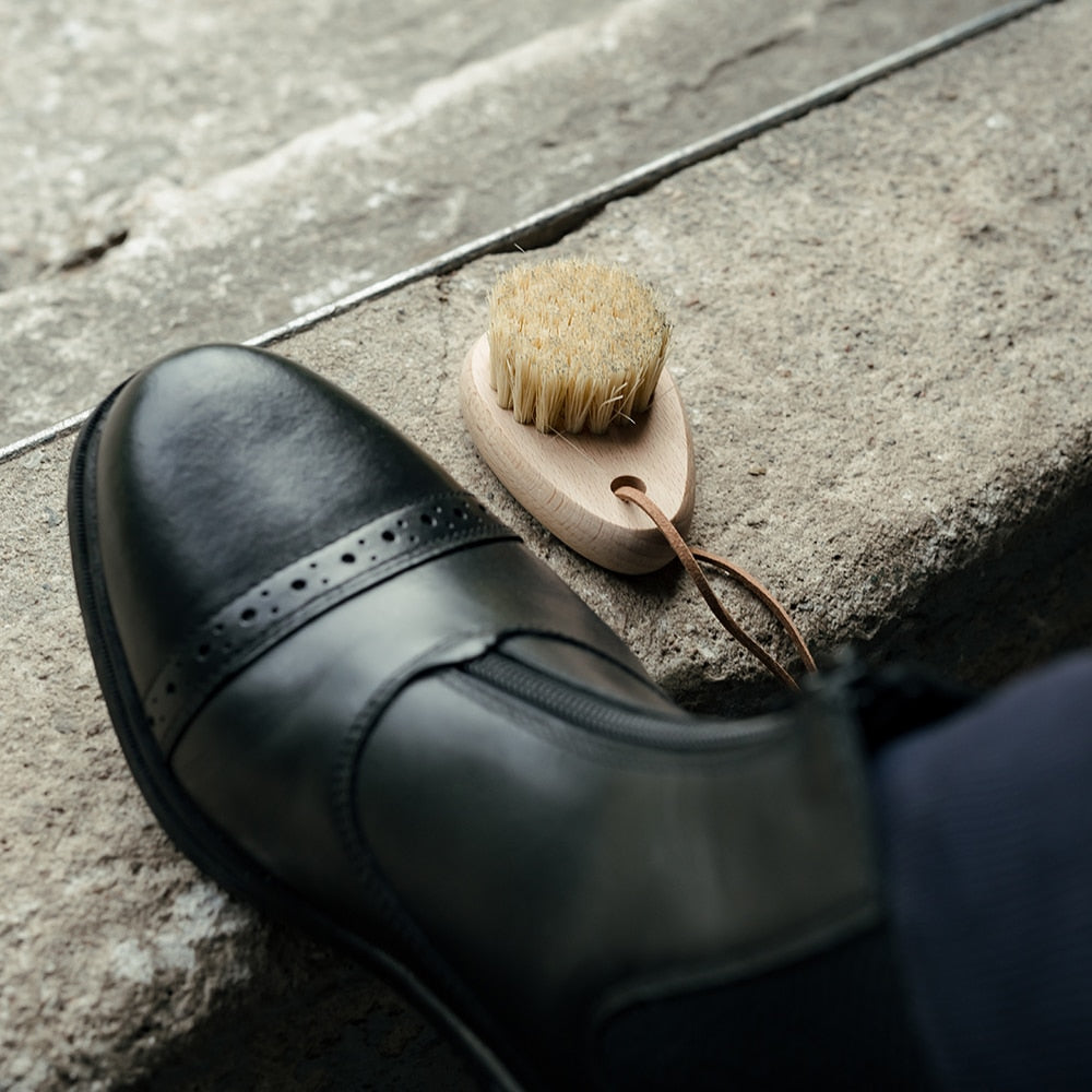 Borstiq Mini-brosse pour chaussures et sabots en Mex fiber avec poignée en cuir, nettoyage efficace, compacte
