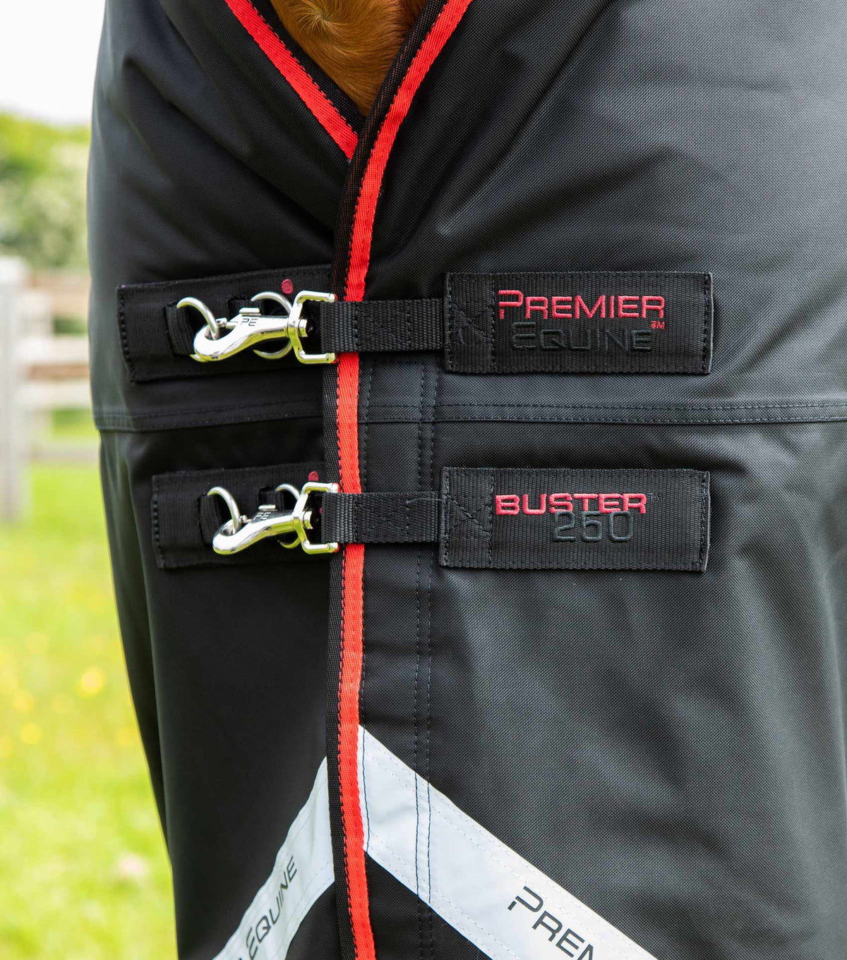Buster 250g – couverture d’extérieur avec couvre-cou classique