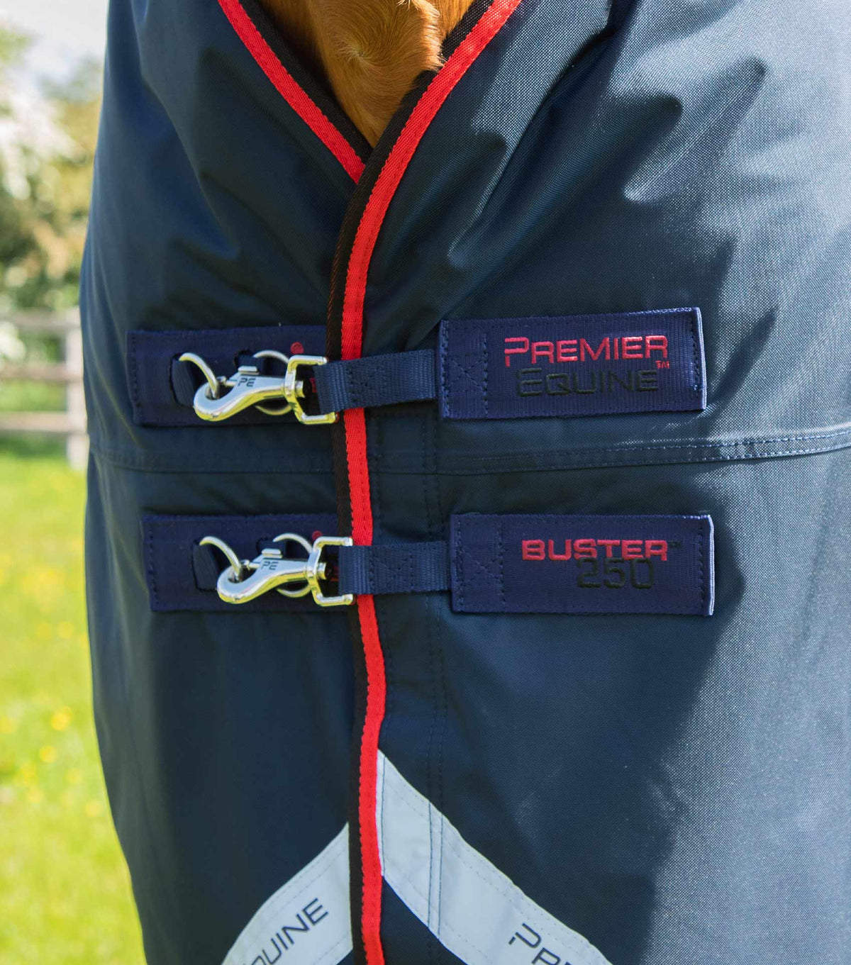 Buster 250g – couverture d’extérieur avec couvre-cou classique
