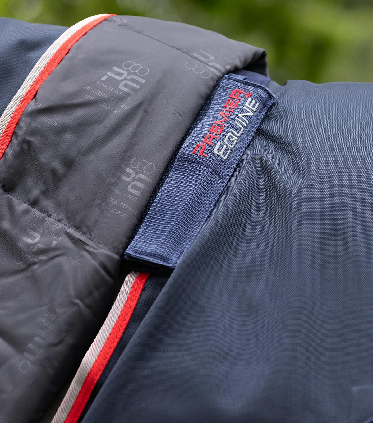 Buster 50g – couverture d’extérieur avec couvre-cou Snug-Fit