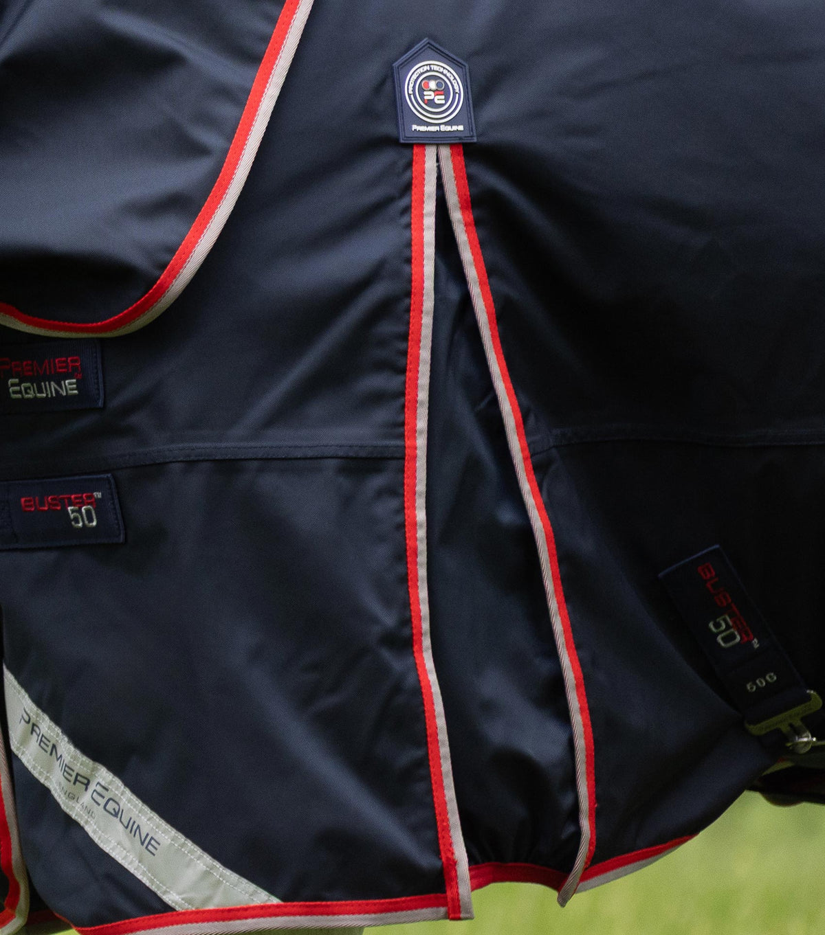 Buster 50g – couverture d’extérieur avec couvre-cou Snug-Fit