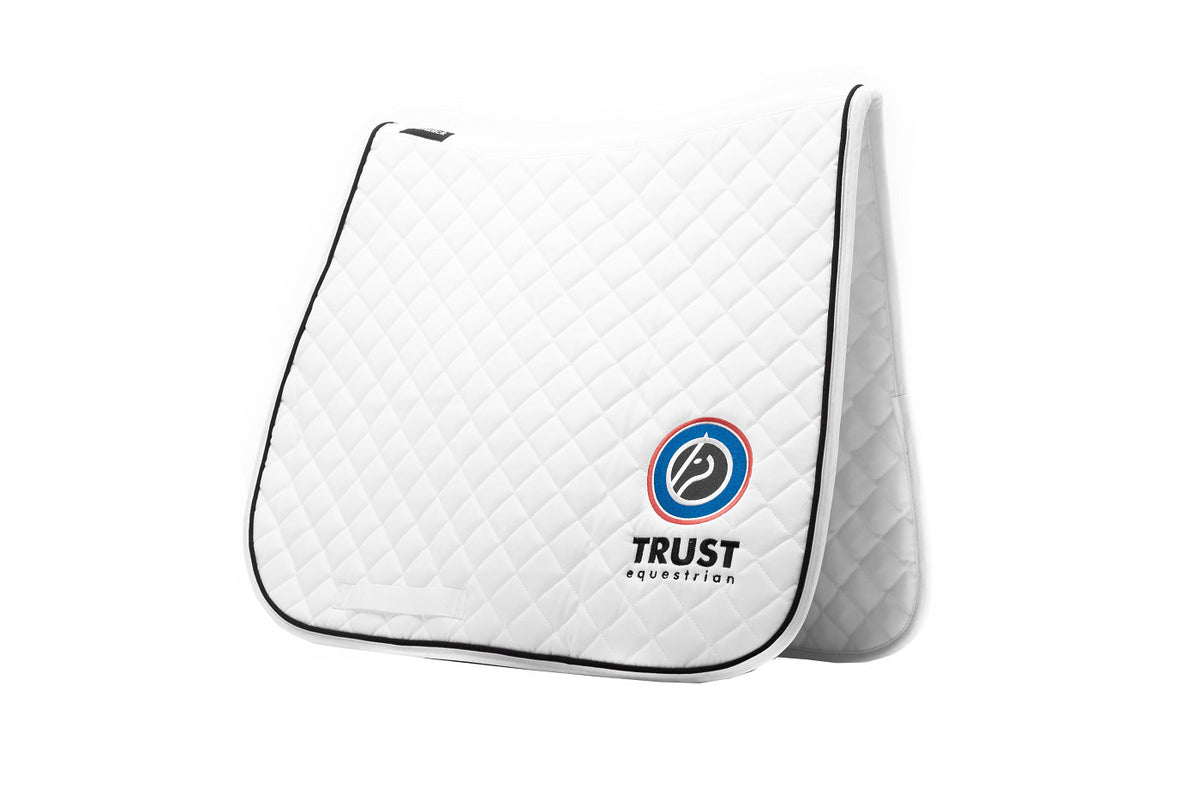 TRUST Saddle cloth DR + logo – Blanc