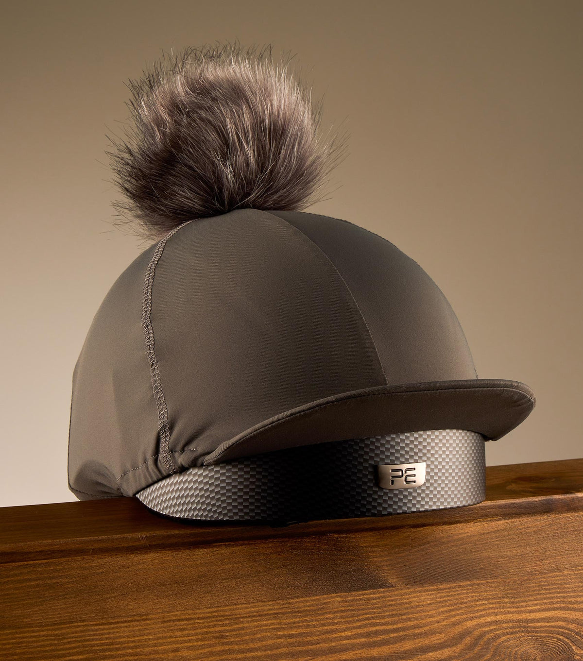 Jersey Hat Silk avec Faux Fur Pom Pom