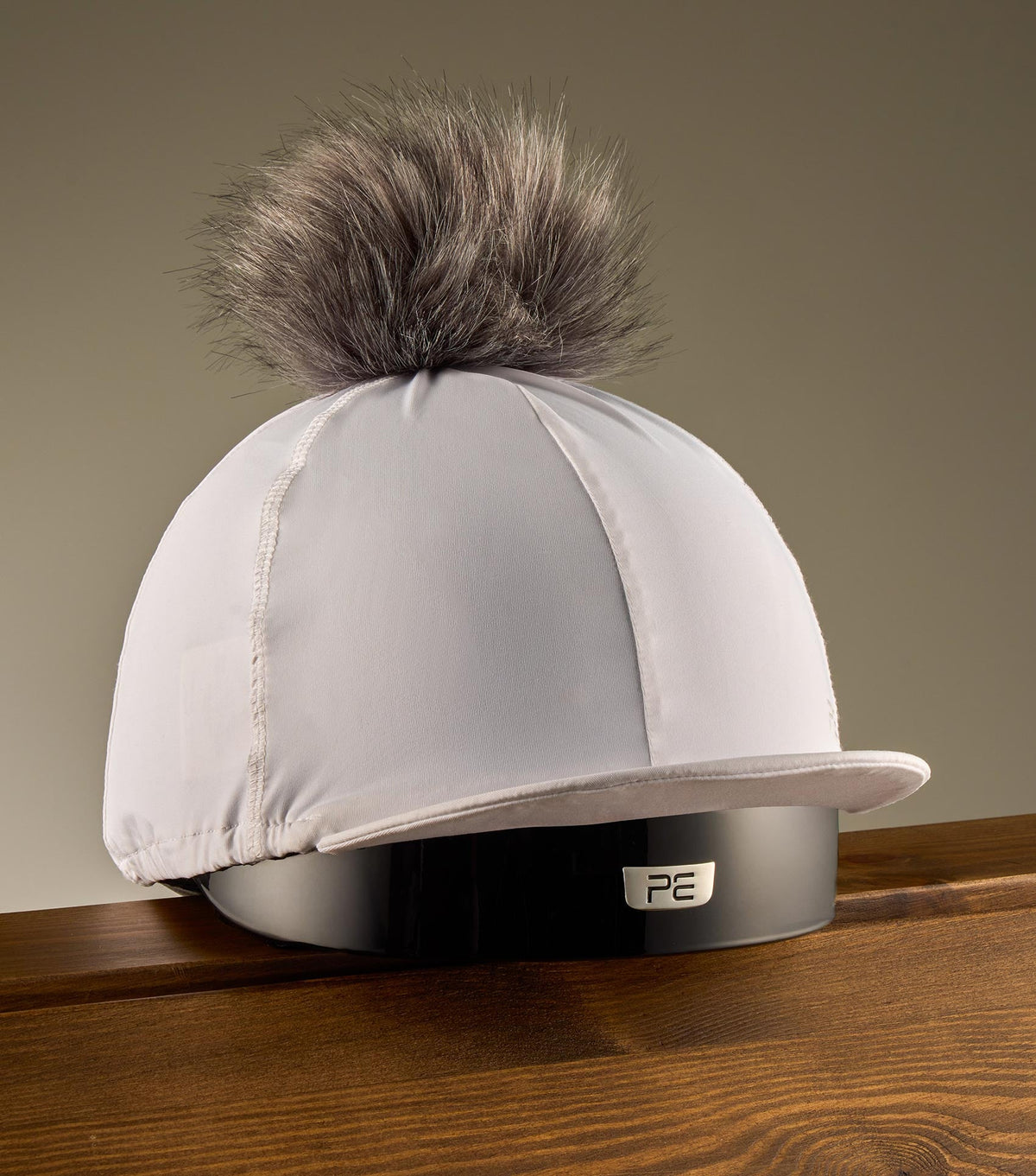 Jersey Hat Silk avec Faux Fur Pom Pom