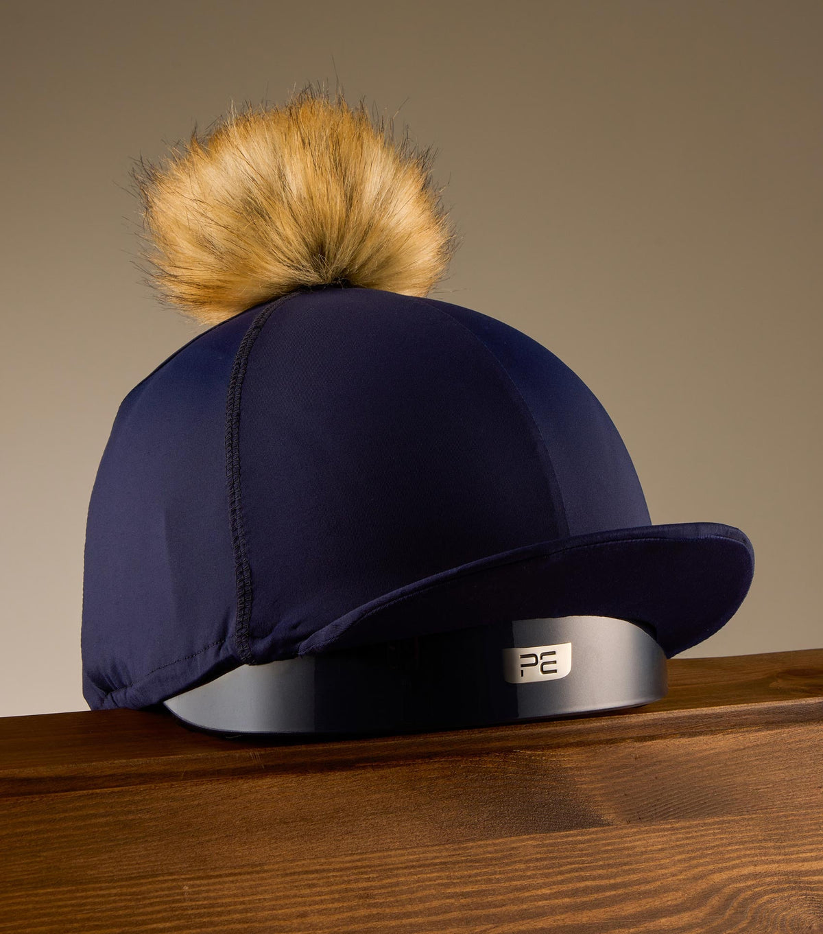 Jersey Hat Silk avec Faux Fur Pom Pom