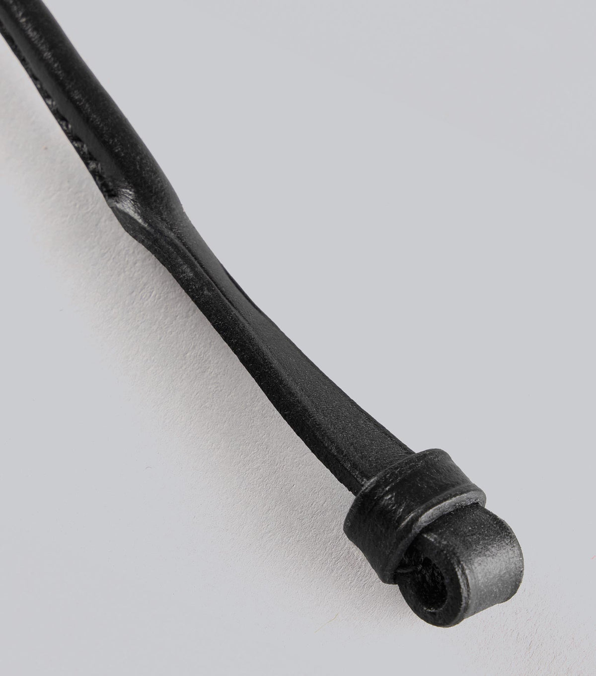 Round Lip Strap