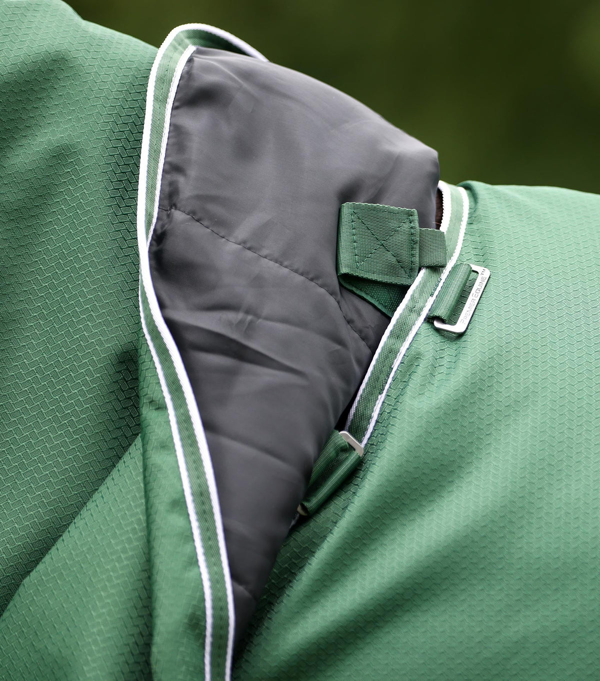 Stratus 600D Series 100g – couverture d’extérieur avec couvre-cou classique