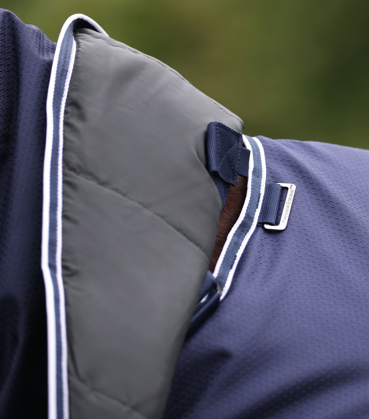 Stratus 600D Series 200g – couverture d’extérieur avec couvre-cou classique