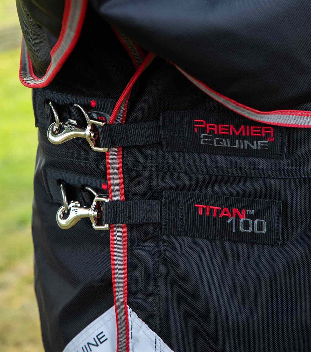 Titan 100g – couverture d’extérieur avec couvre-cou Snug-Fit