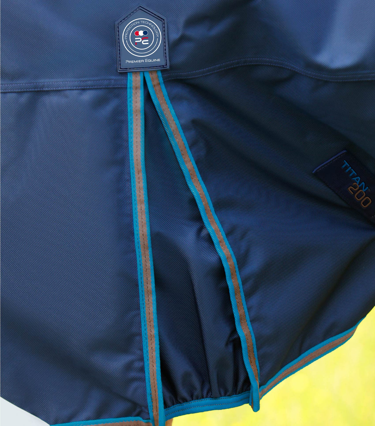 Titan 200g – couverture d’extérieur avec couvre-cou Snug-Fit