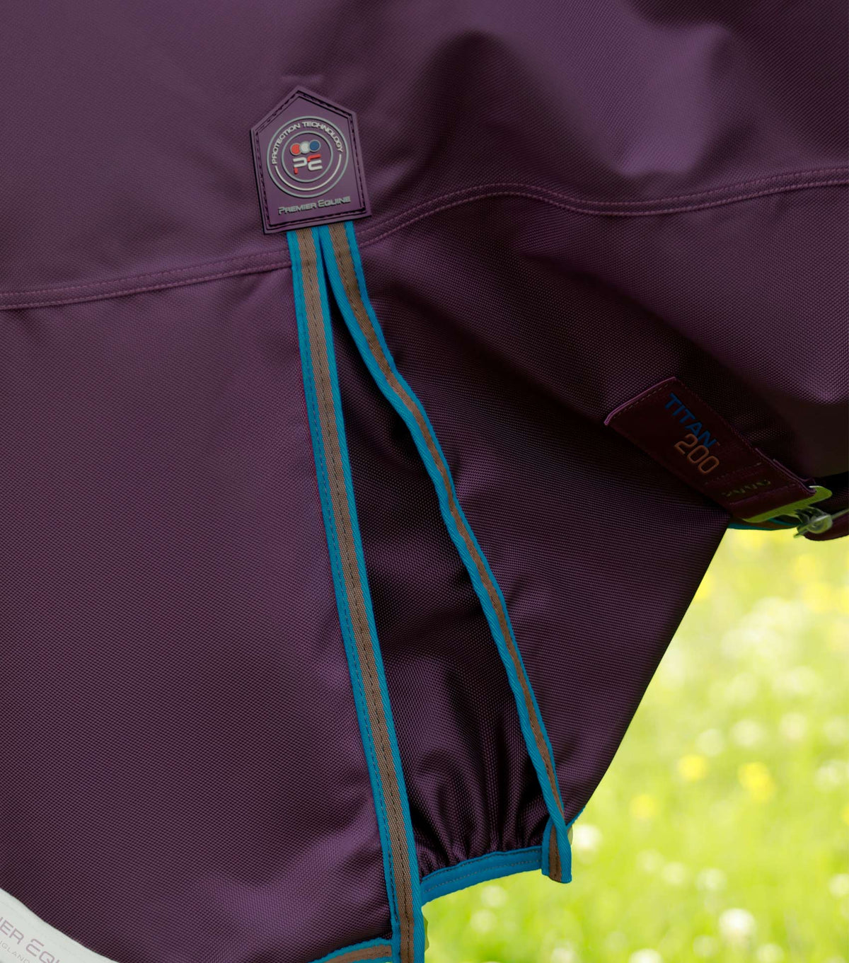 Titan 200g – couverture d’extérieur avec couvre-cou Snug-Fit