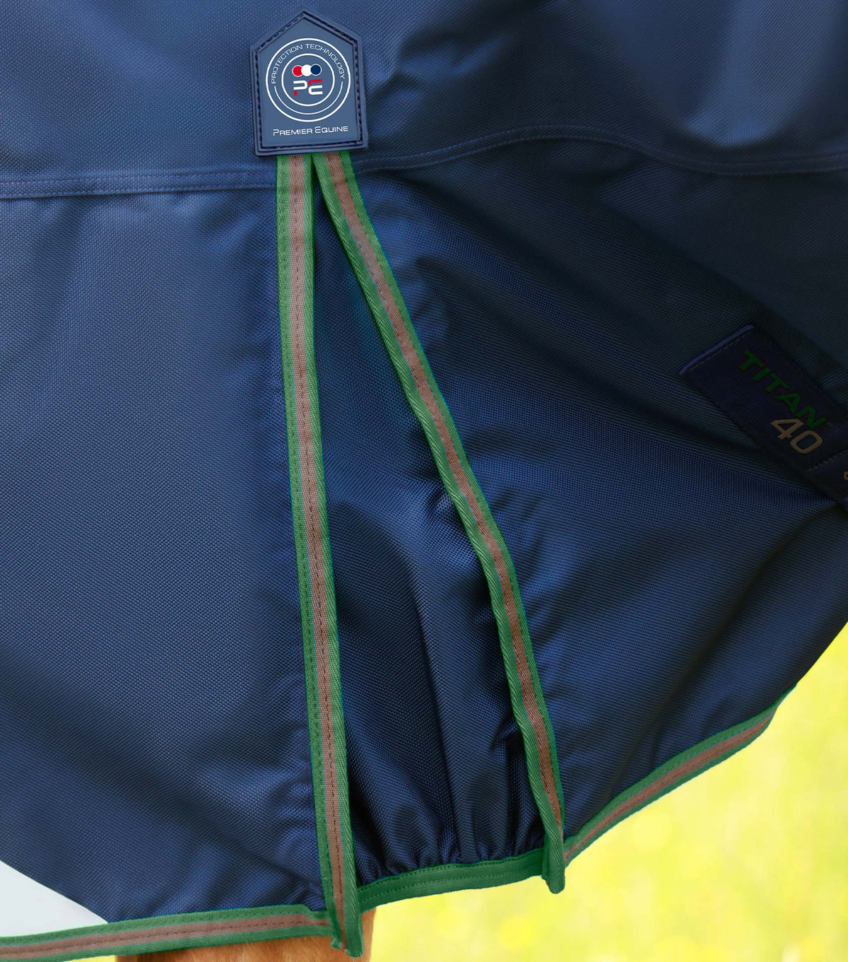 Titan 40g – couverture d’extérieur avec couvre-cou Snug-Fit