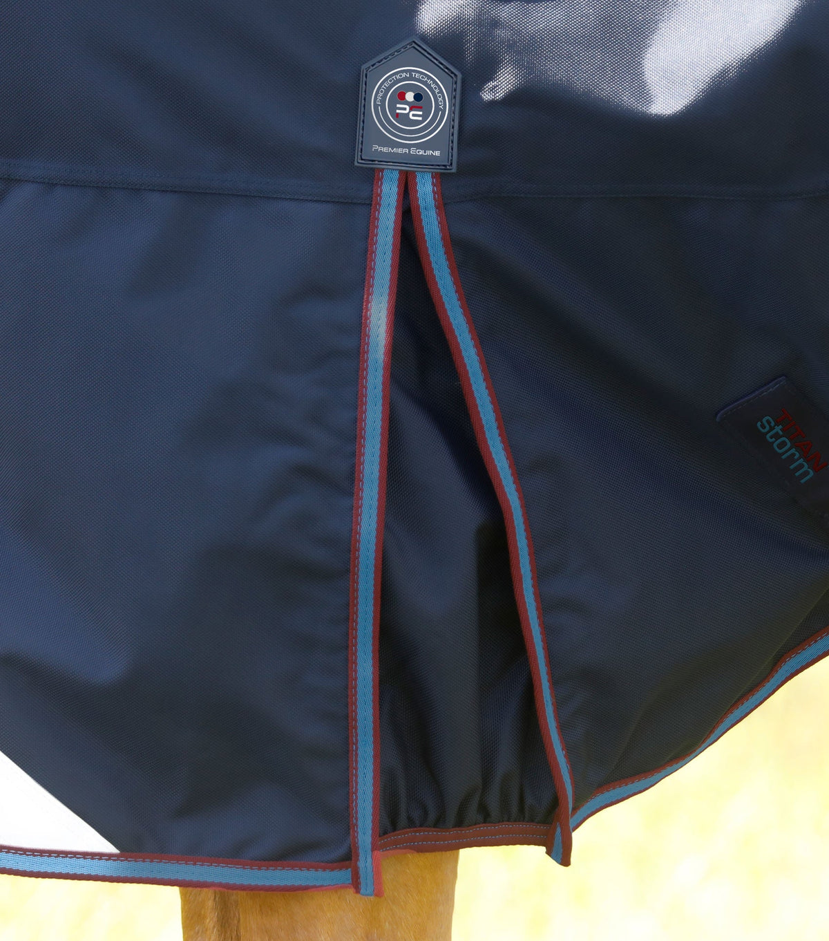 Titan Storm 200g – couverture d’extérieur Combo avec encolure Snug-Fit