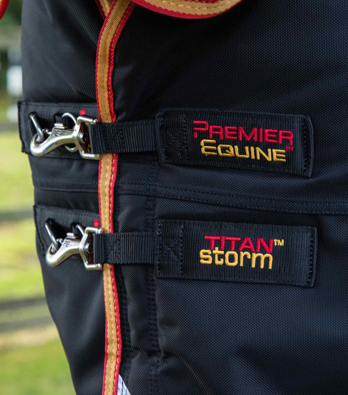 Titan Storm 450g – couverture d’extérieur Combo avec encolure Snug-Fit