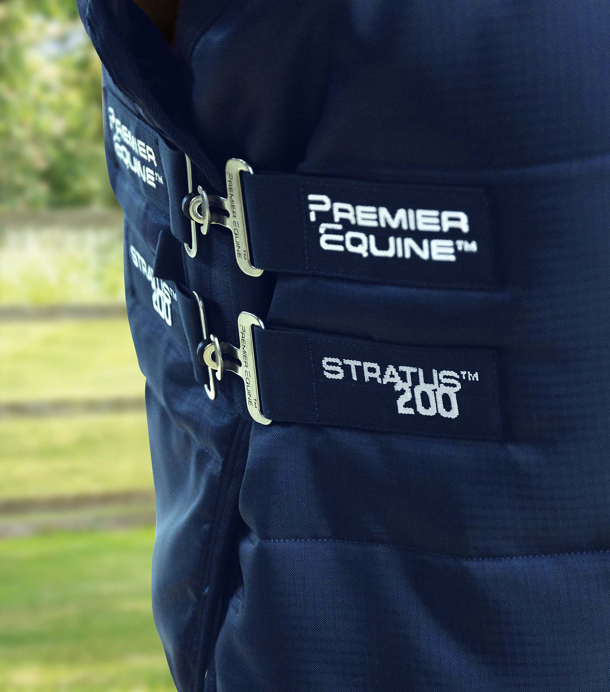Stratus couverture d’écurie 200g avec Neck Cover