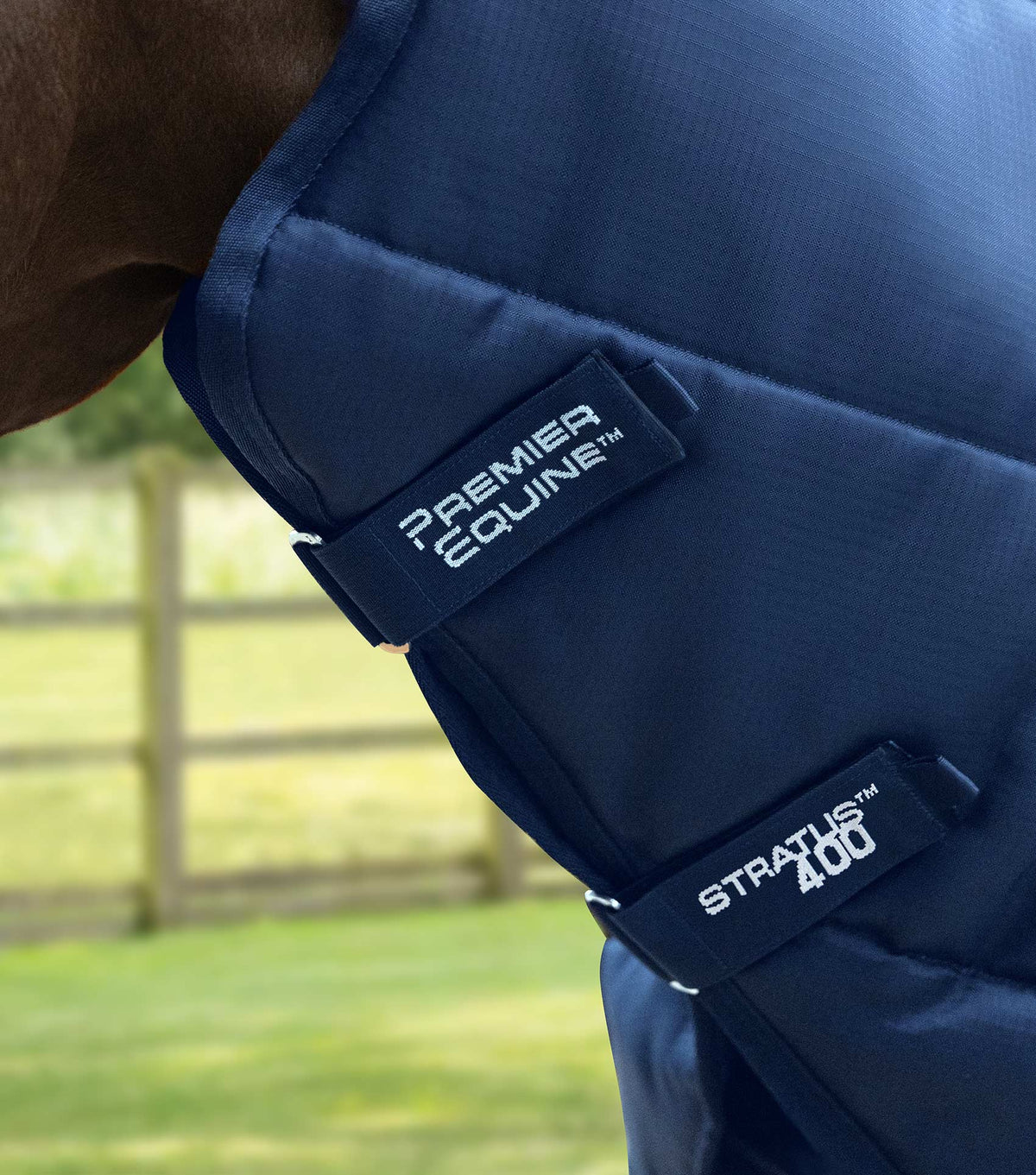 Stratus couverture d’écurie 400g avec Neck Cover