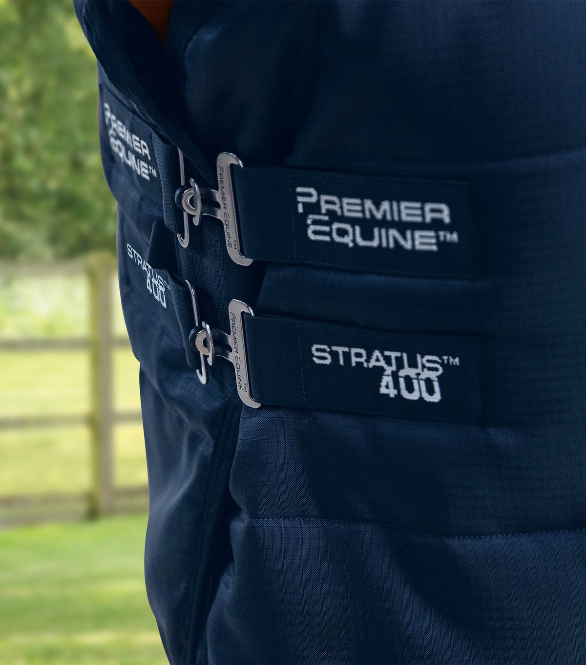 Stratus couverture d’écurie 400g avec Neck Cover